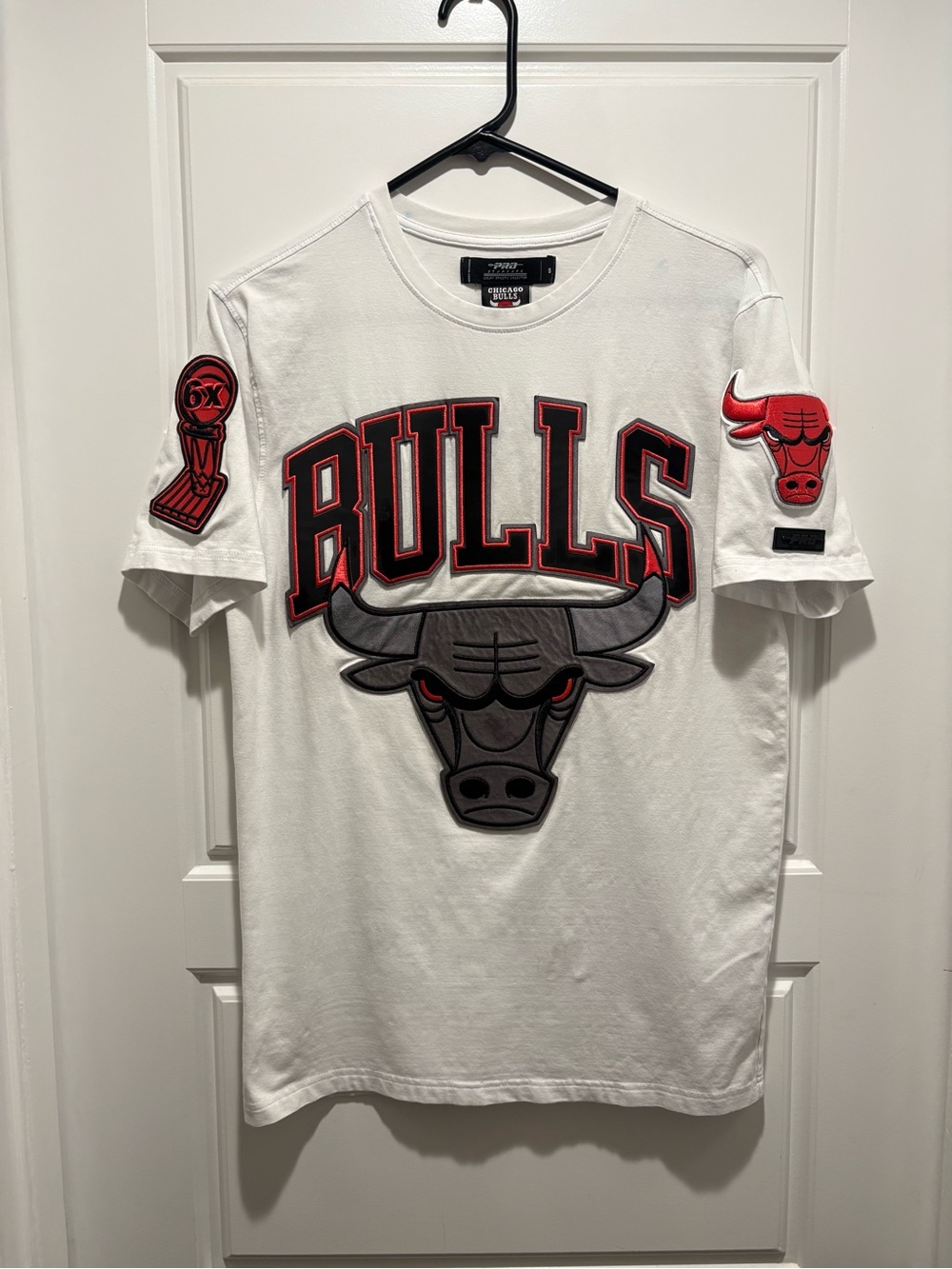 Chicago Bulls Pro Standard White Tee - size small